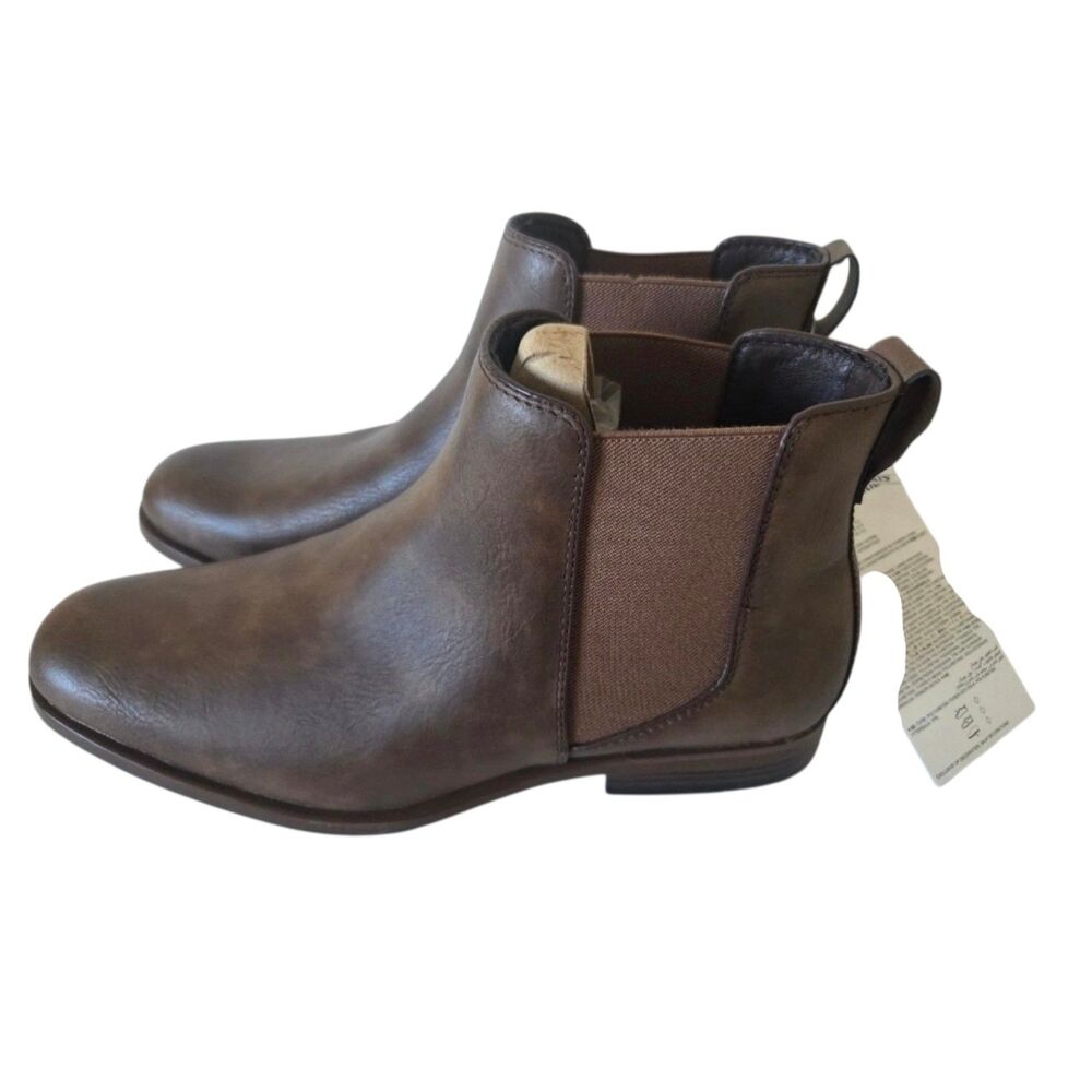 Amazon Essentials Brown Chelsea Boots Synthetic Upper Pull On Round Toe Ankle